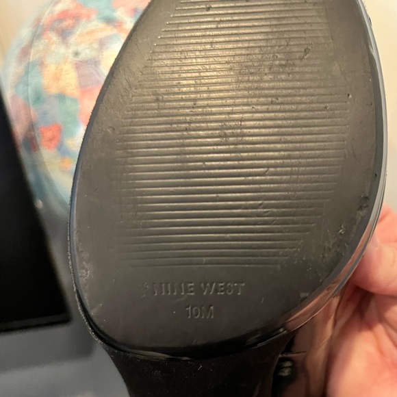 Nine West size 10 black patent peep toe heals. - Picture 4 of 5